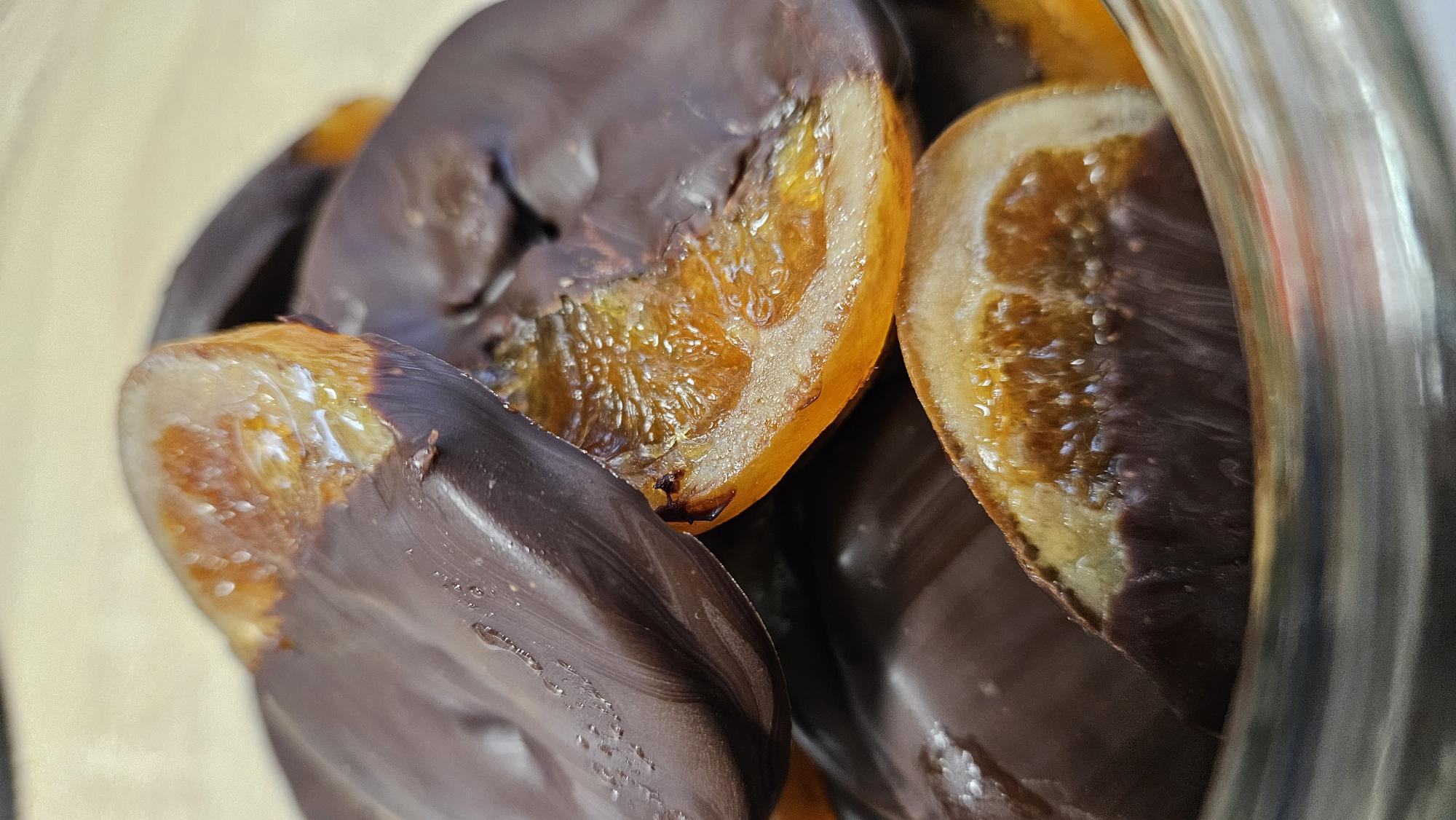 Narancs szelet étcsokiba mártva